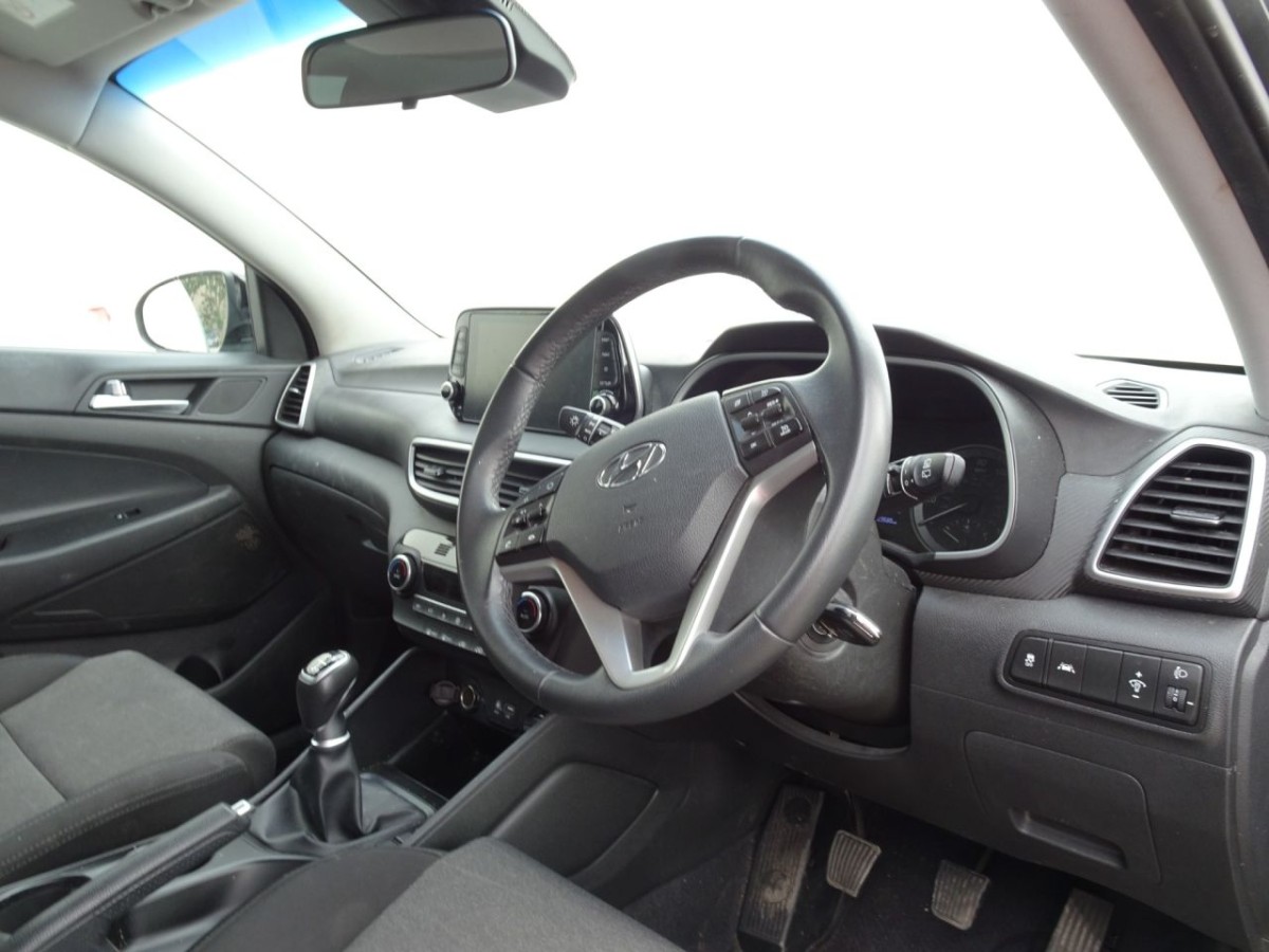 HYUNDAI TUCSON 1.6 GDI SE NAV 5D 130 BHP - 2020 - £13,990