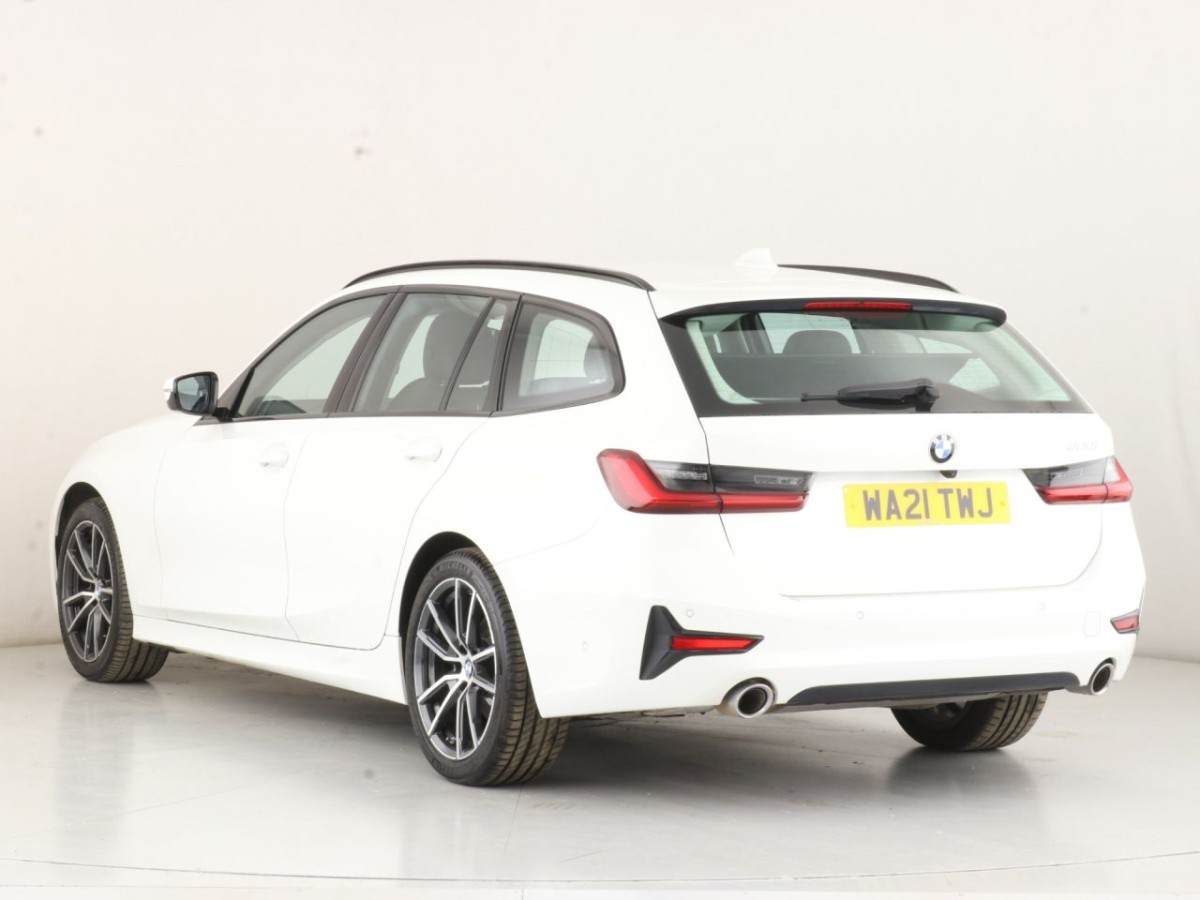 BMW 3 SERIES 2.0 320I SPORT 5D 181 BHP - 2021 - £33,990