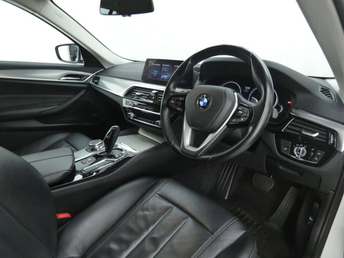 BMW 5 SERIES 2.0 520D SE TOURING 5D 188 BHP - 2018 - £14,200