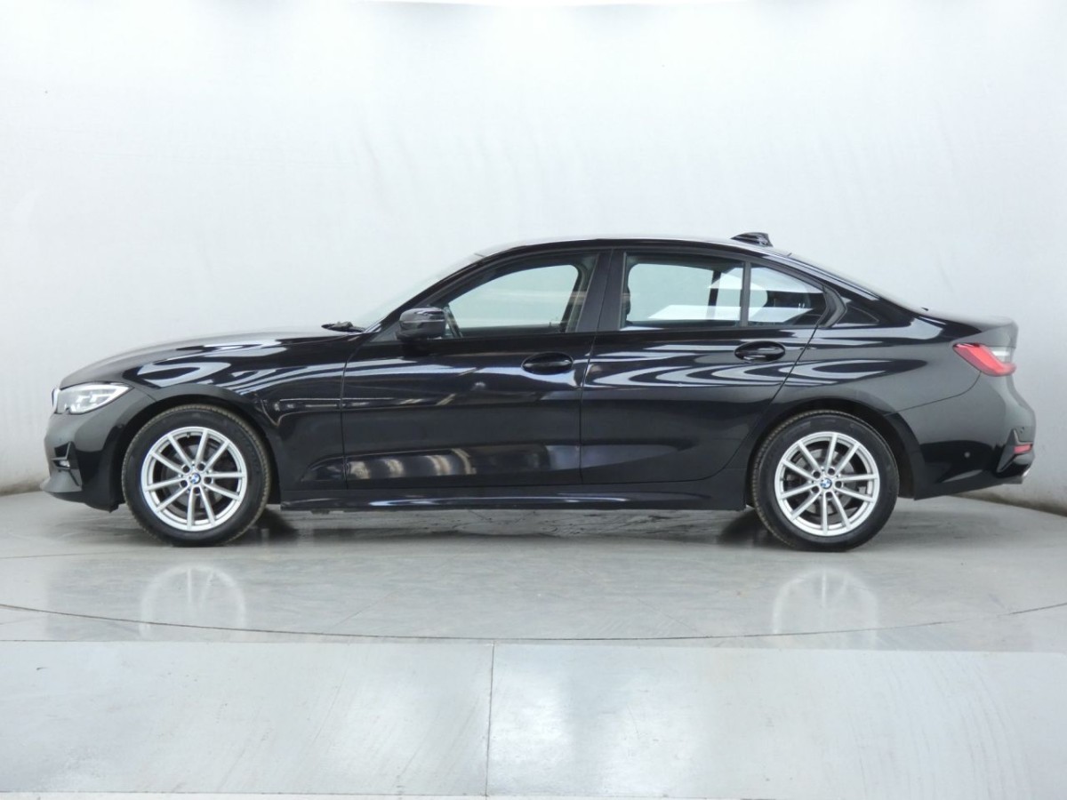 BMW 3 SERIES 2.0 318D SE 4D 148 BHP - 2020 - £10,990