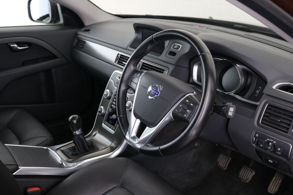 VOLVO XC70 2.4 D4 SE LUX AWD 5D 178 BHP - 2015 - £14,200
