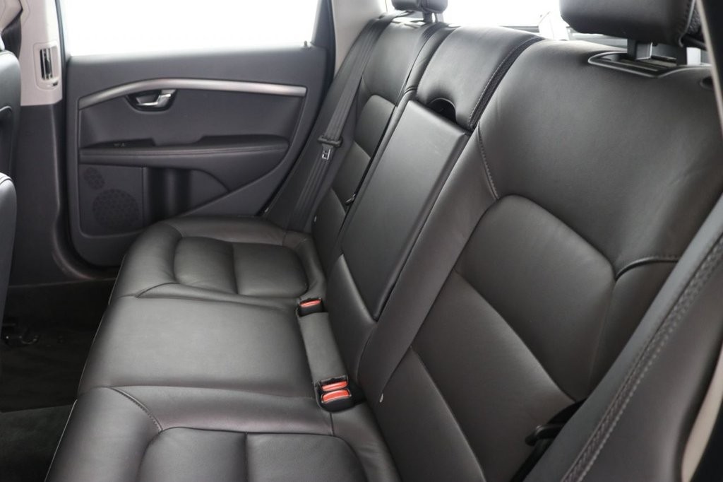 VOLVO XC70 2.4 D4 SE LUX AWD 5D 178 BHP - 2015 - £14,200