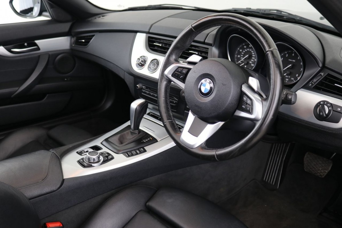BMW Z4 3.0 Z4 SDRIVE30I ROADSTER 2D AUTO 254 BHP - 2010 - £12,700