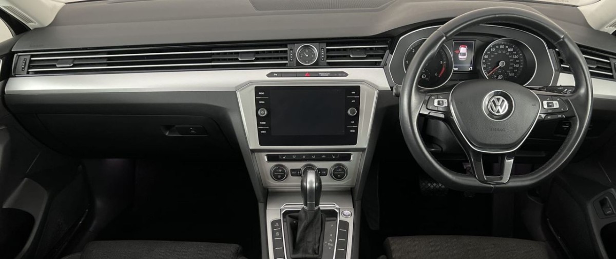 VOLKSWAGEN PASSAT 2.0 SE BUSINESS TDI DSG 4D 148 BHP - 2019 - £10,990