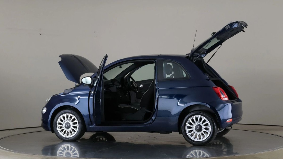 FIAT 500 1.0 LOUNGE MHEV 3D 69 BHP - 2021 - £10,400