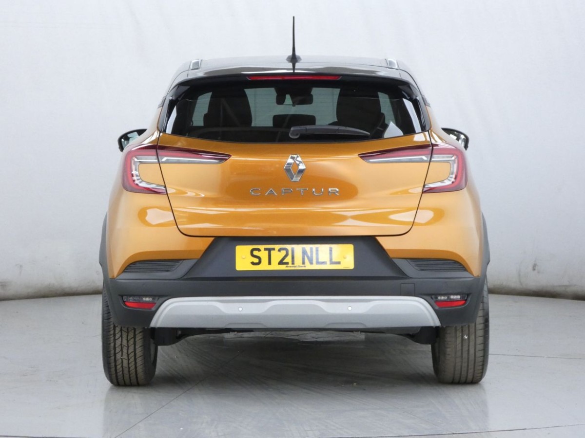 RENAULT CAPTUR 1.0 ICONIC TCE 5D 90 BHP - 2021 - £12,400