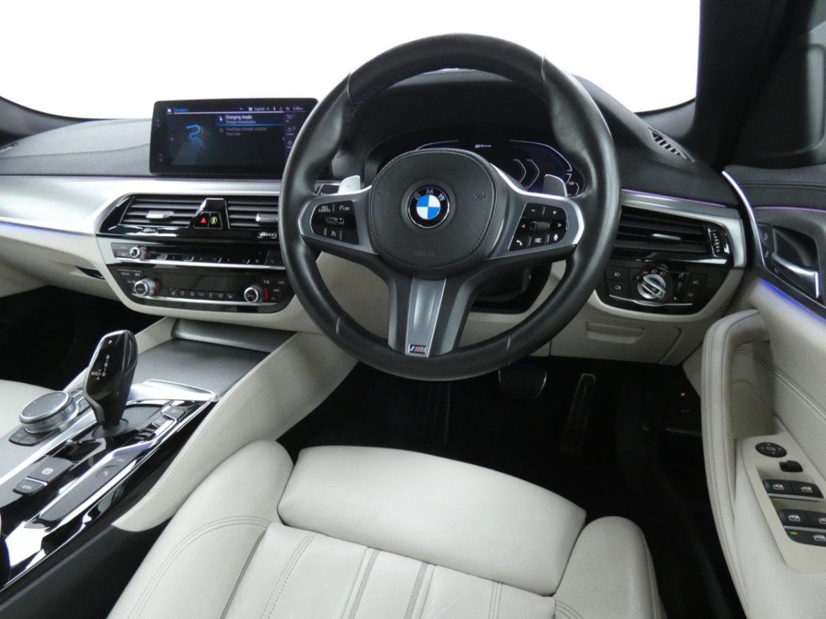 BMW 5 SERIES 2.0 530E M SPORT 4D 249 BHP - 2019 - £15,700