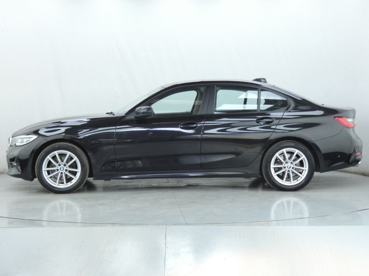 BMW 3 SERIES 2.0 318D SE 4D 148 BHP - 2020 - £15,400