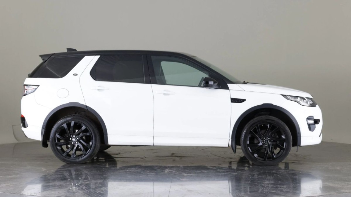 LAND ROVER DISCOVERY SPORT 2.0 TD4 HSE DYNAMIC LUX 5D 180 BHP - 2017 - £16,990