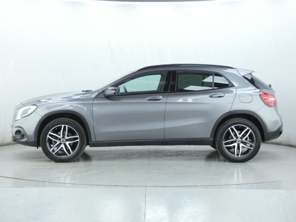 MERCEDES-BENZ GLA-CLASS 1.6 GLA 180 URBAN EDITION 5D 121 BHP - 2019 - £17,400