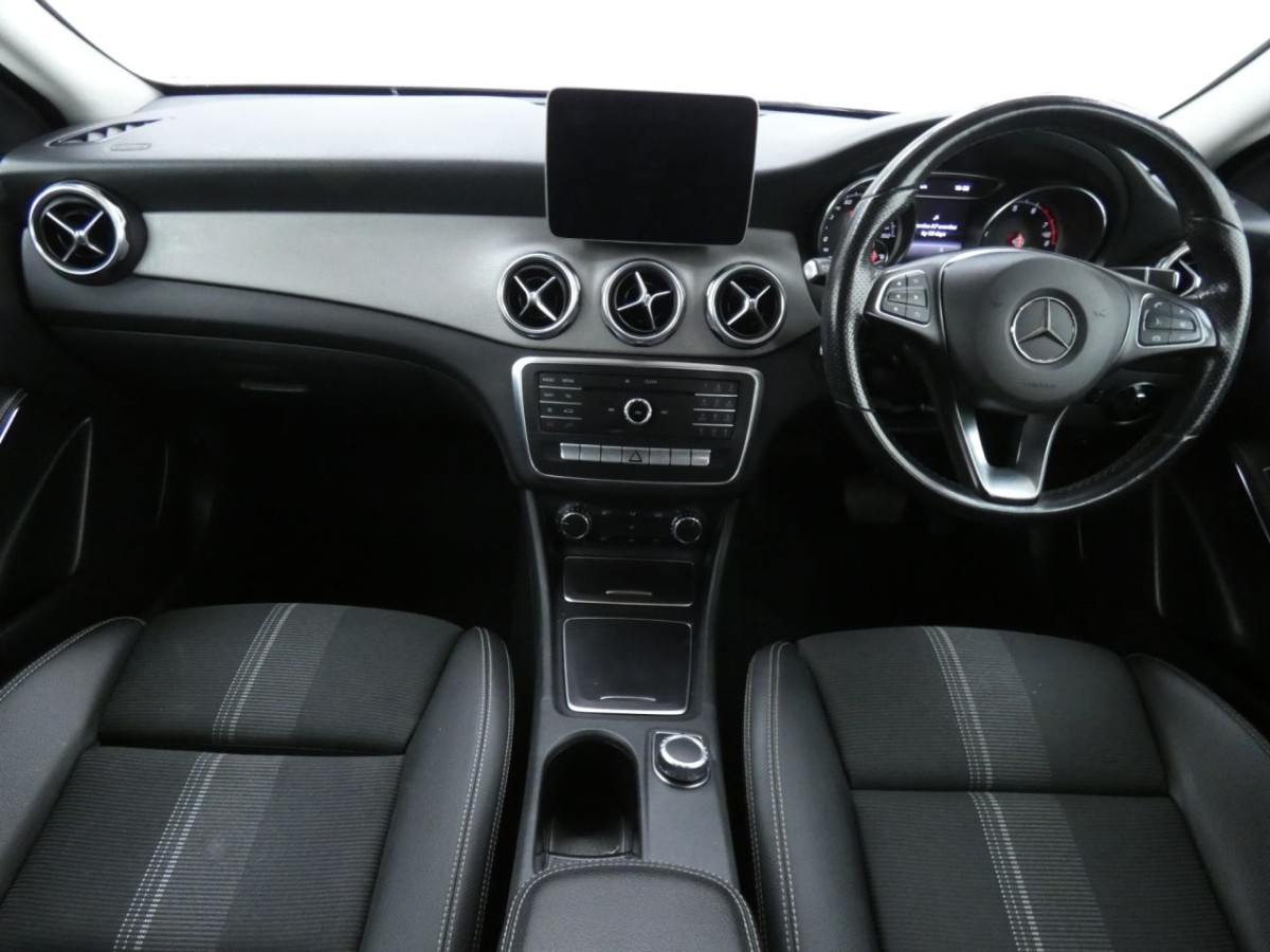 MERCEDES-BENZ GLA-CLASS 1.6 GLA 180 URBAN EDITION 5D 121 BHP - 2019 - £17,400