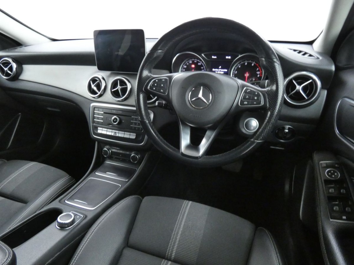 MERCEDES-BENZ GLA-CLASS 1.6 GLA 180 URBAN EDITION 5D 121 BHP - 2019 - £17,400