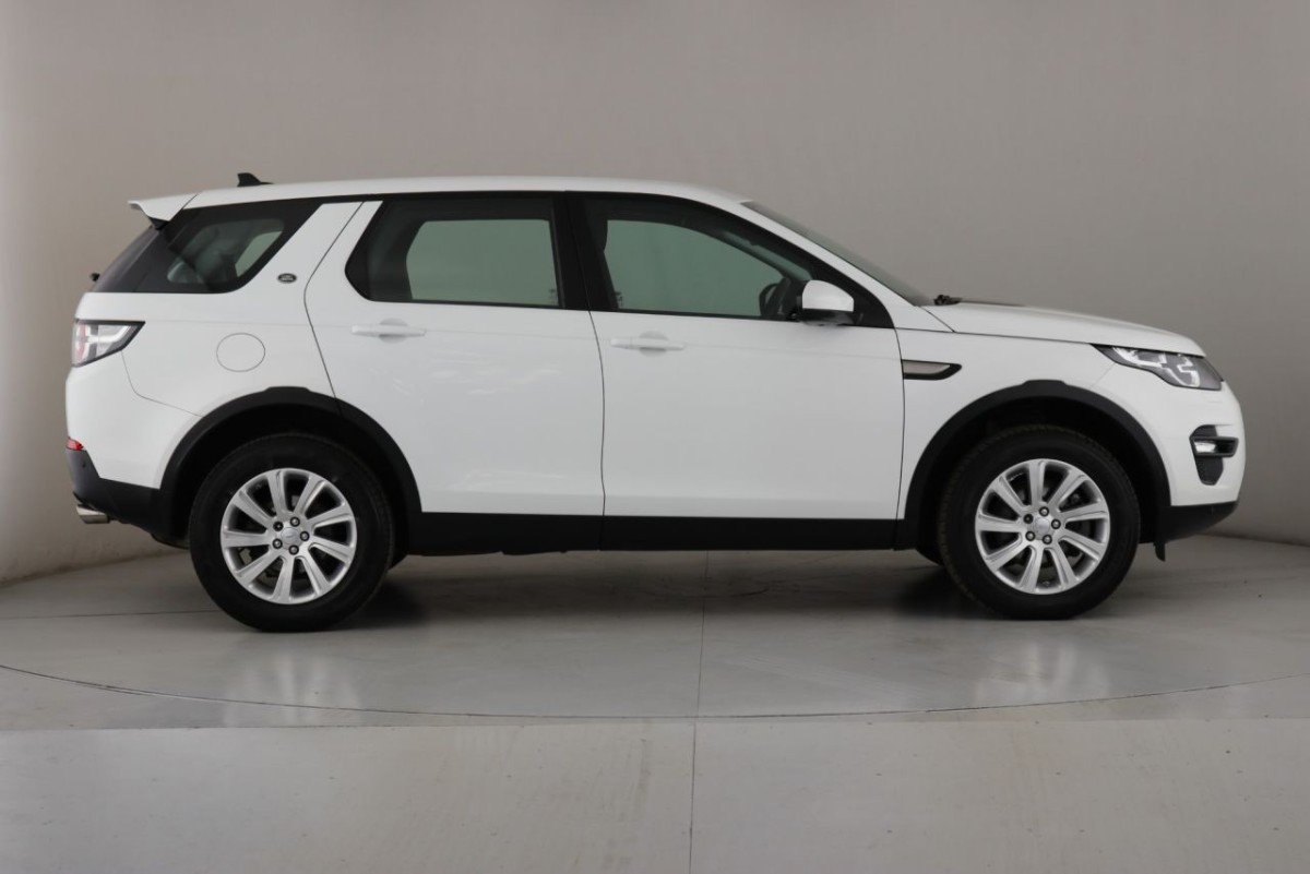 LAND ROVER DISCOVERY SPORT 2.0 TD4 SE TECH 5D 180 BHP - 2016 - £21,700