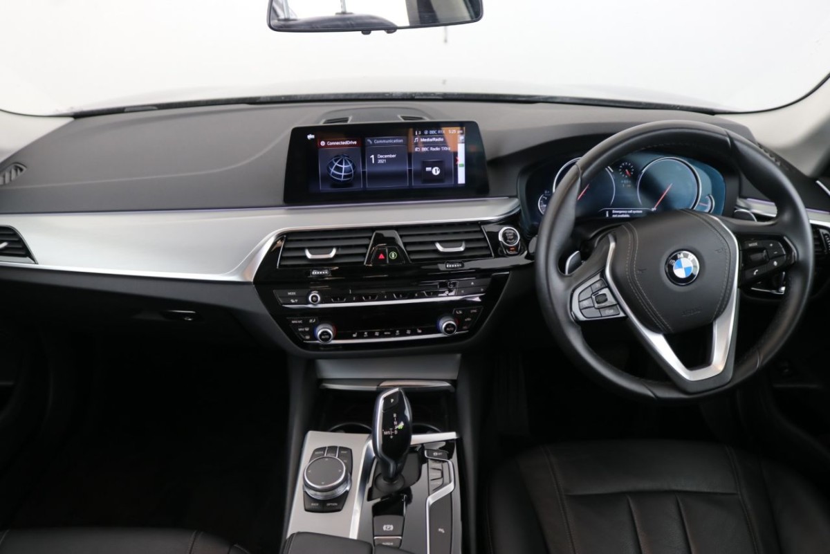 BMW 5 SERIES 3.0 530D XDRIVE SE TOURING 5D 261 BHP - 2018 - £23,990