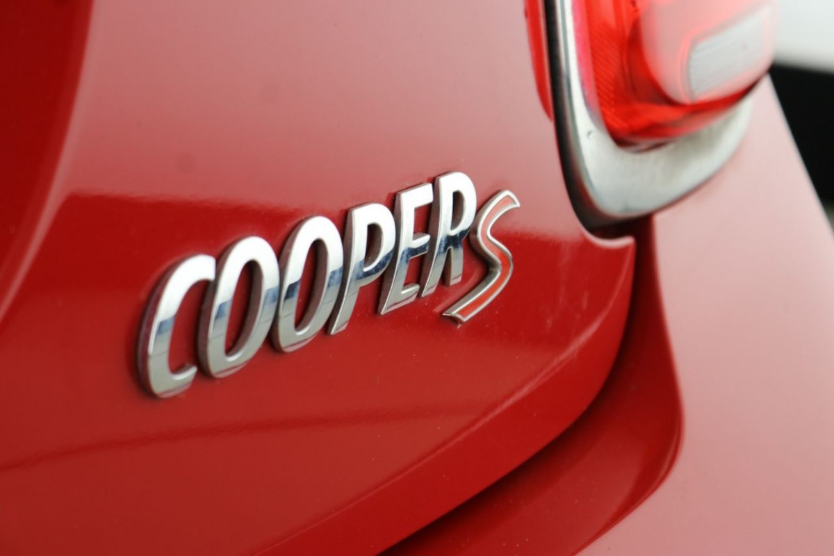 MINI HATCH COOPER 2.0 COOPER S 3D 189 BHP - 2017 - £13,200
