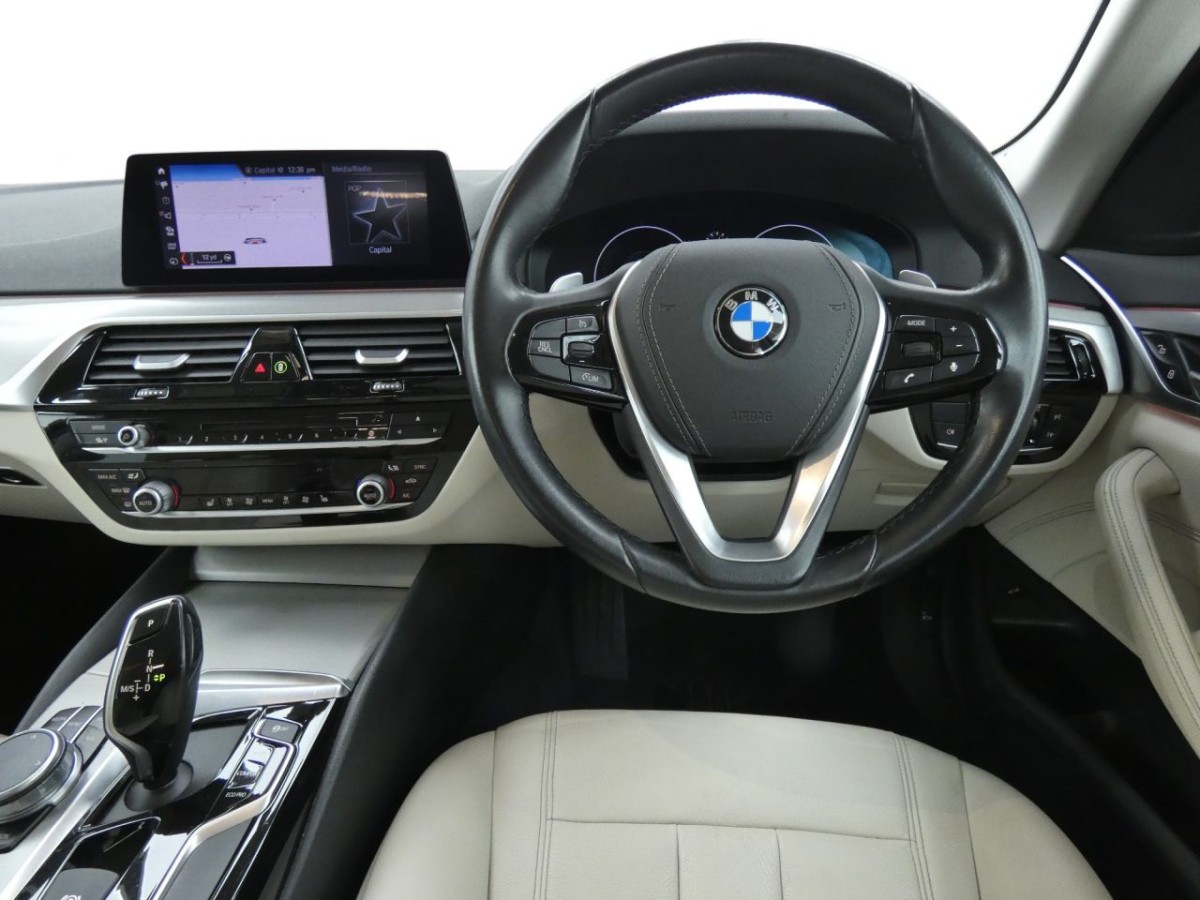 BMW 5 SERIES 2.0 520I SE 4D 181 BHP - 2019 - £21,700