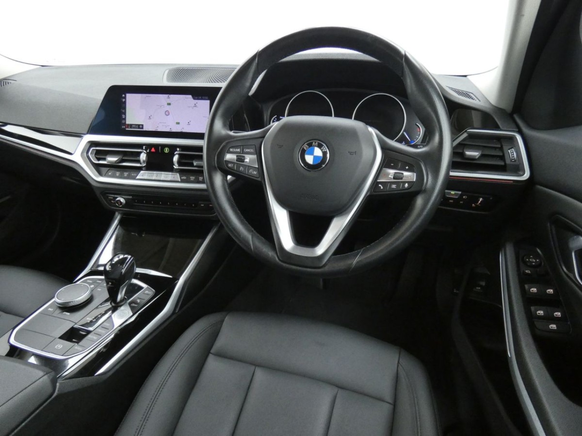 BMW 3 SERIES 2.0 318D SE 5D 148 BHP - 2020 - £12,990